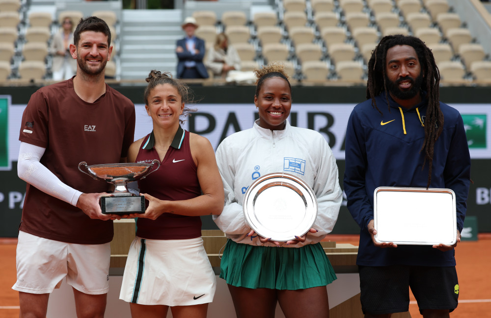 意大利网球队完胜澳大利亚网球队,瓦林卡送出助攻 意大利网球队完胜澳大利亚网球队,瓦林卡送出助攻