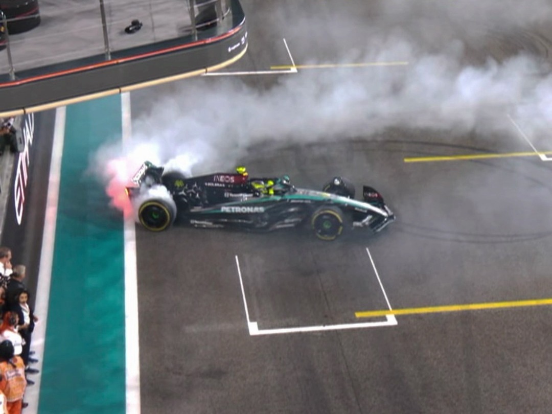 阿斯顿马丁翻盘哈斯车队,汉密尔顿扛起全队 阿斯顿马丁翻盘哈斯车队,汉密尔顿扛起全队