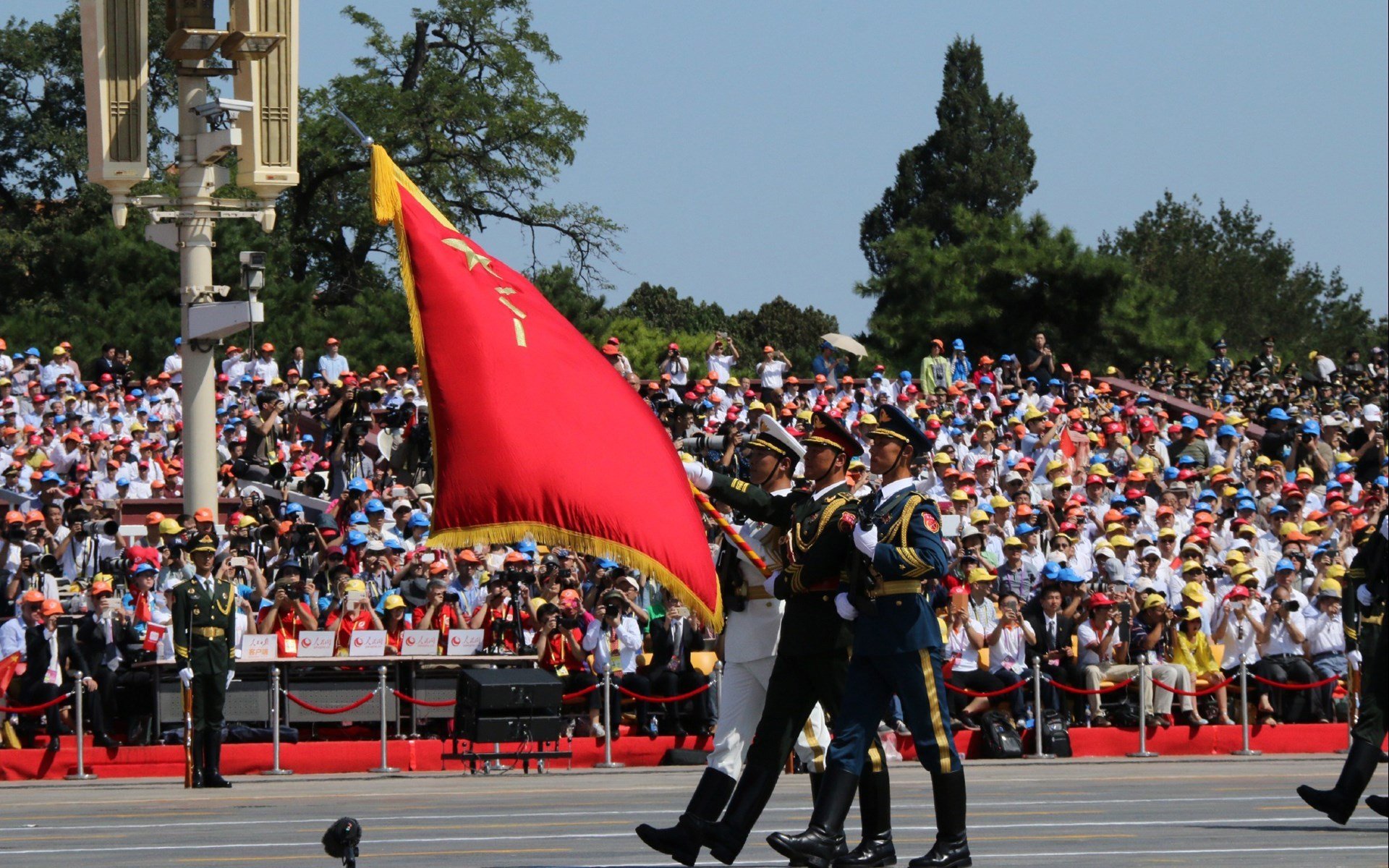 夜战交响曲，F1揭幕战的极速轰鸣与约基奇的逆境爆发