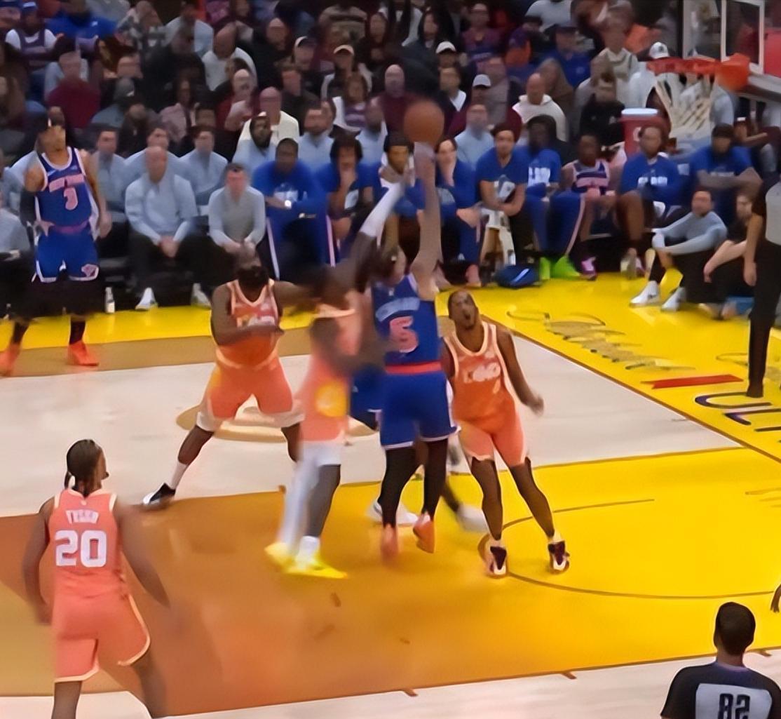 欧文防守端锁死对手，尼克斯压哨击败雄鹿