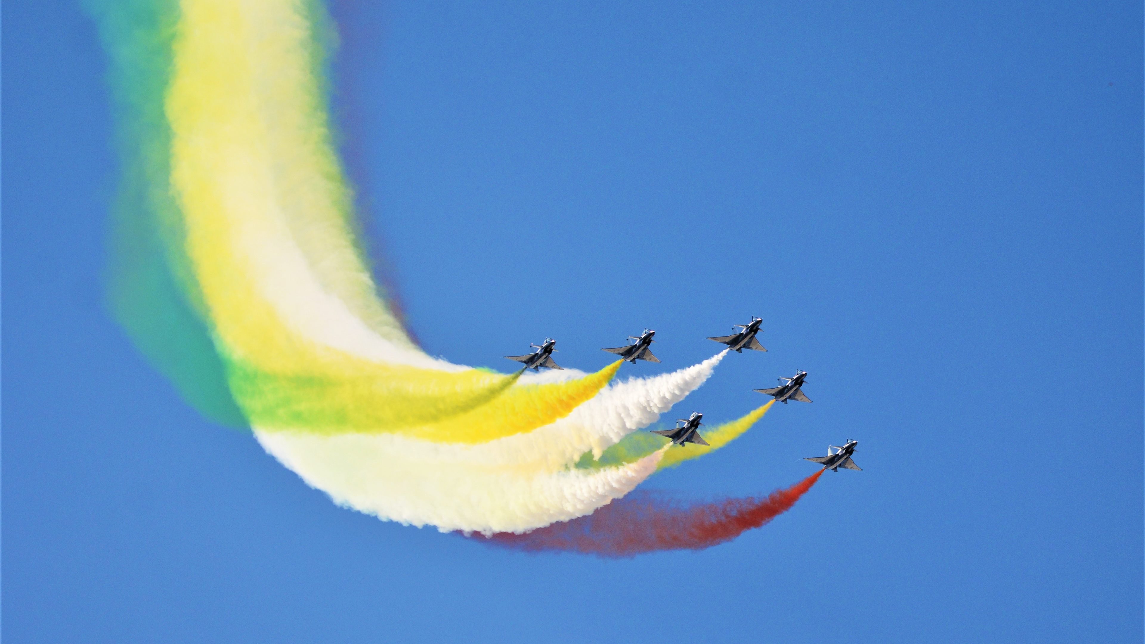 猛龙强势粉碎步行者，库里化身关键先生主宰赛场